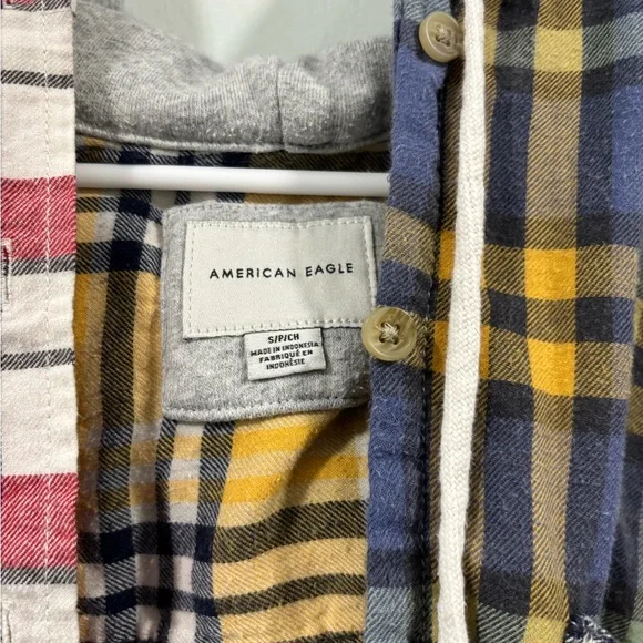 🎆Bundle 5 items for $20🎆 American Eagle Outfitters Plaid Flannel Shirt with Hood - Picture 2 of 3